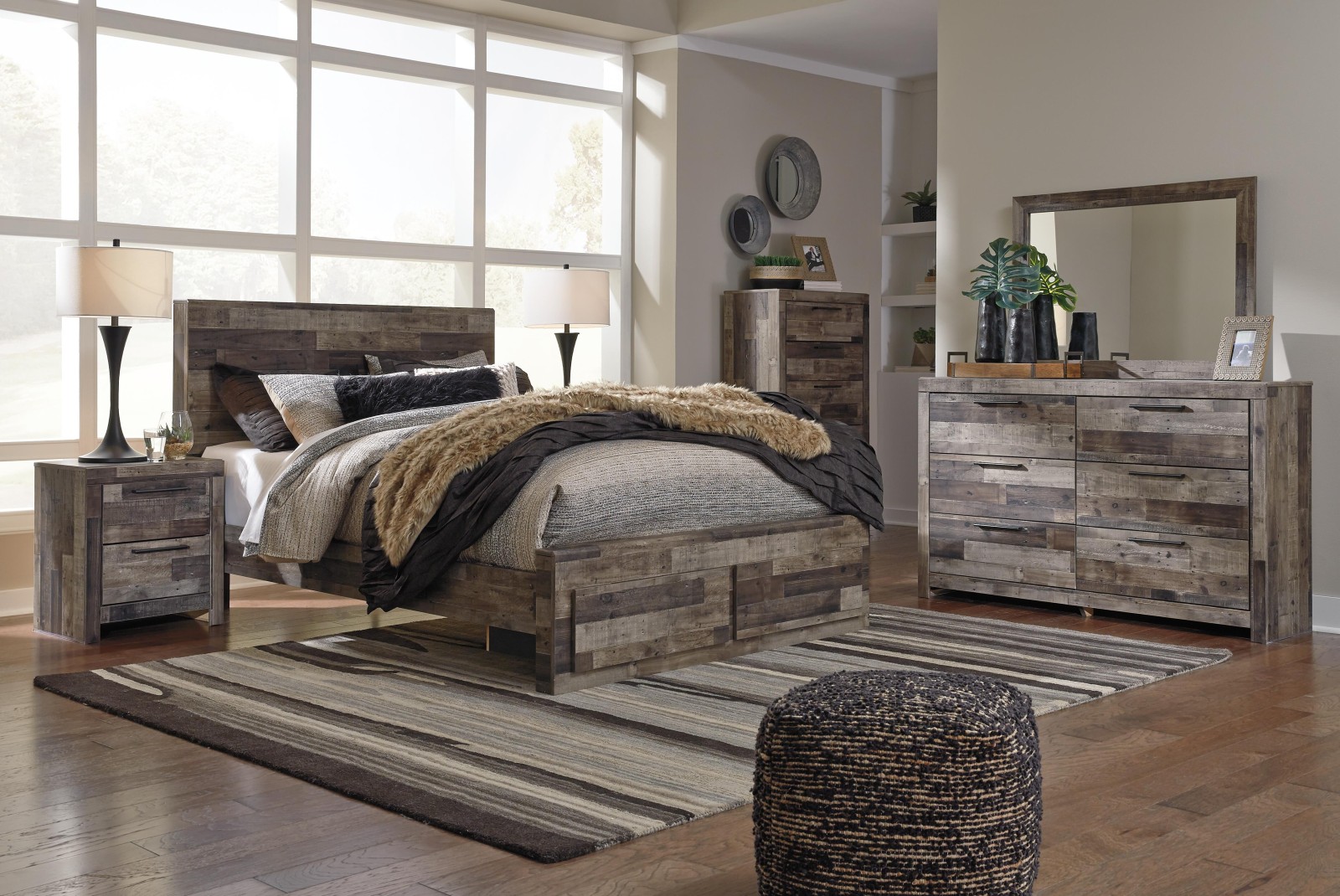 8 pc Derekson Queen Bedroom Set