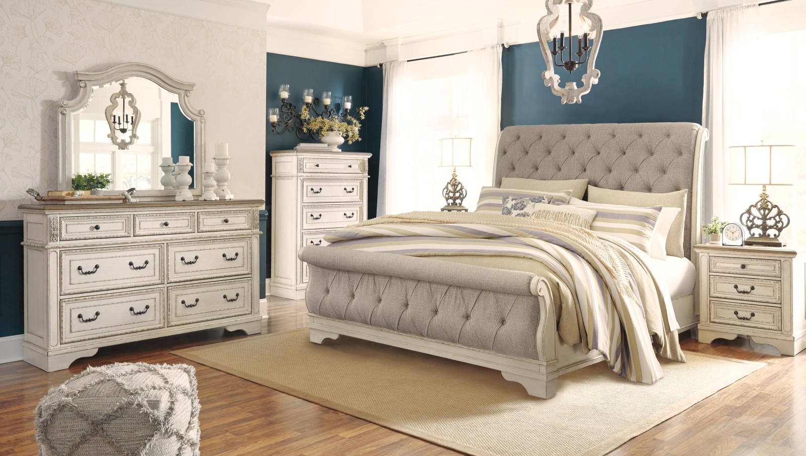 7 pc Realyn King Bedroom Set