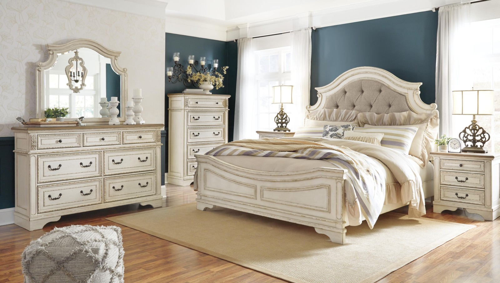 7 pc Realyn King Bedroom Set