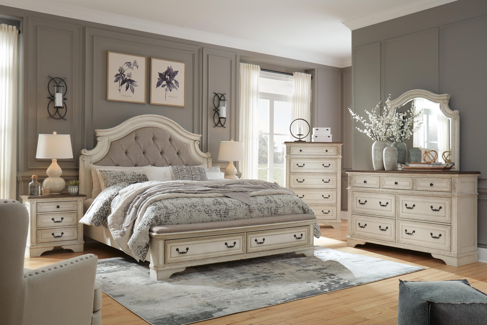 7 pc Realyn King Bedroom Set
