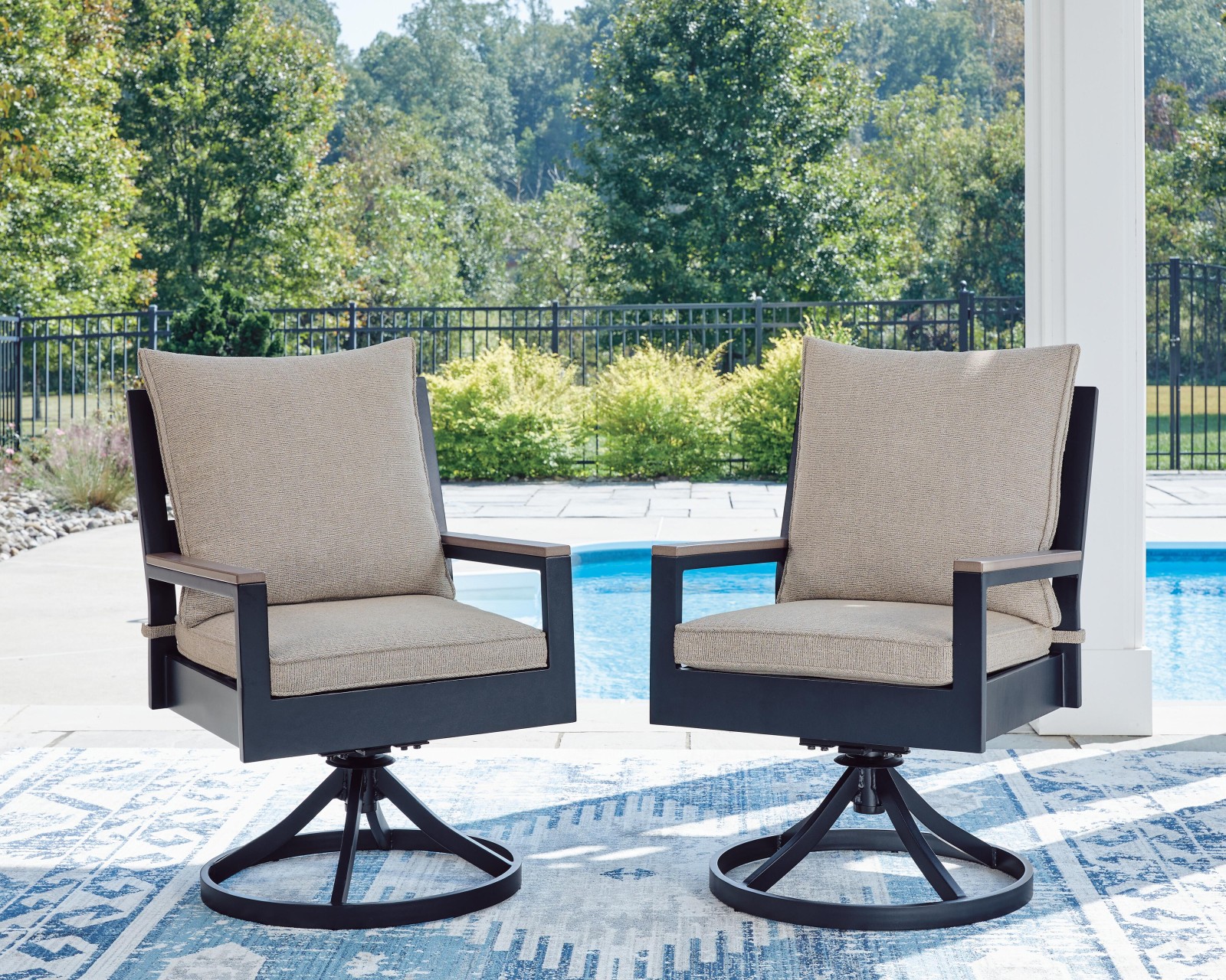East Beach Outdoor Dining Table and 4 Chairs