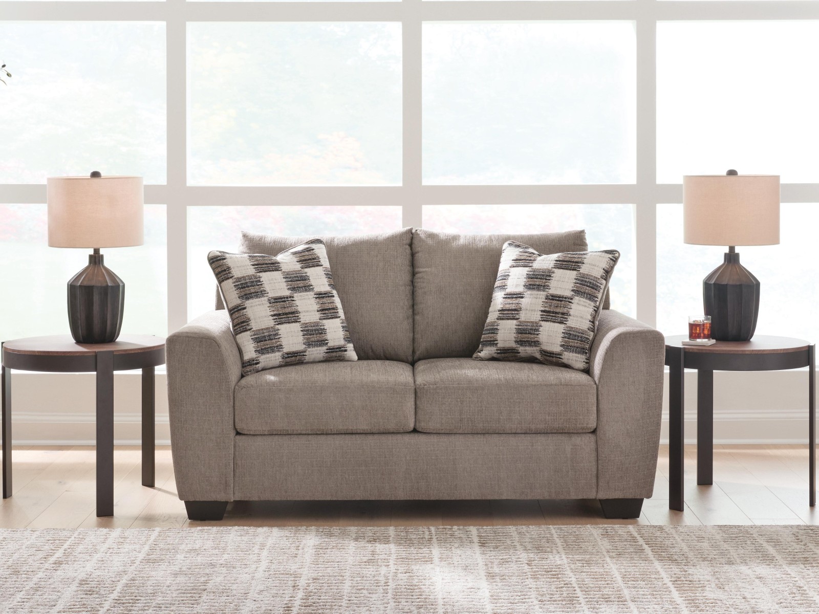 Loreo Loveseat