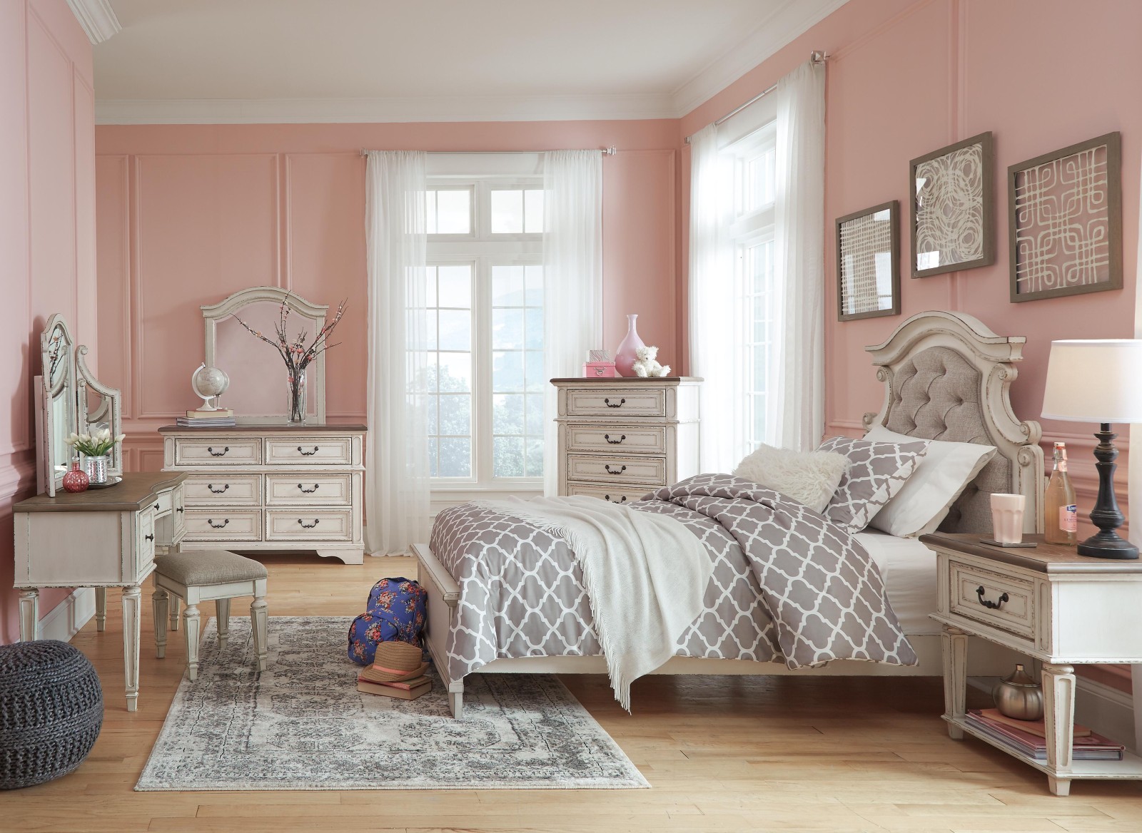 7 pc Realyn Twin Youth Bedroom Set