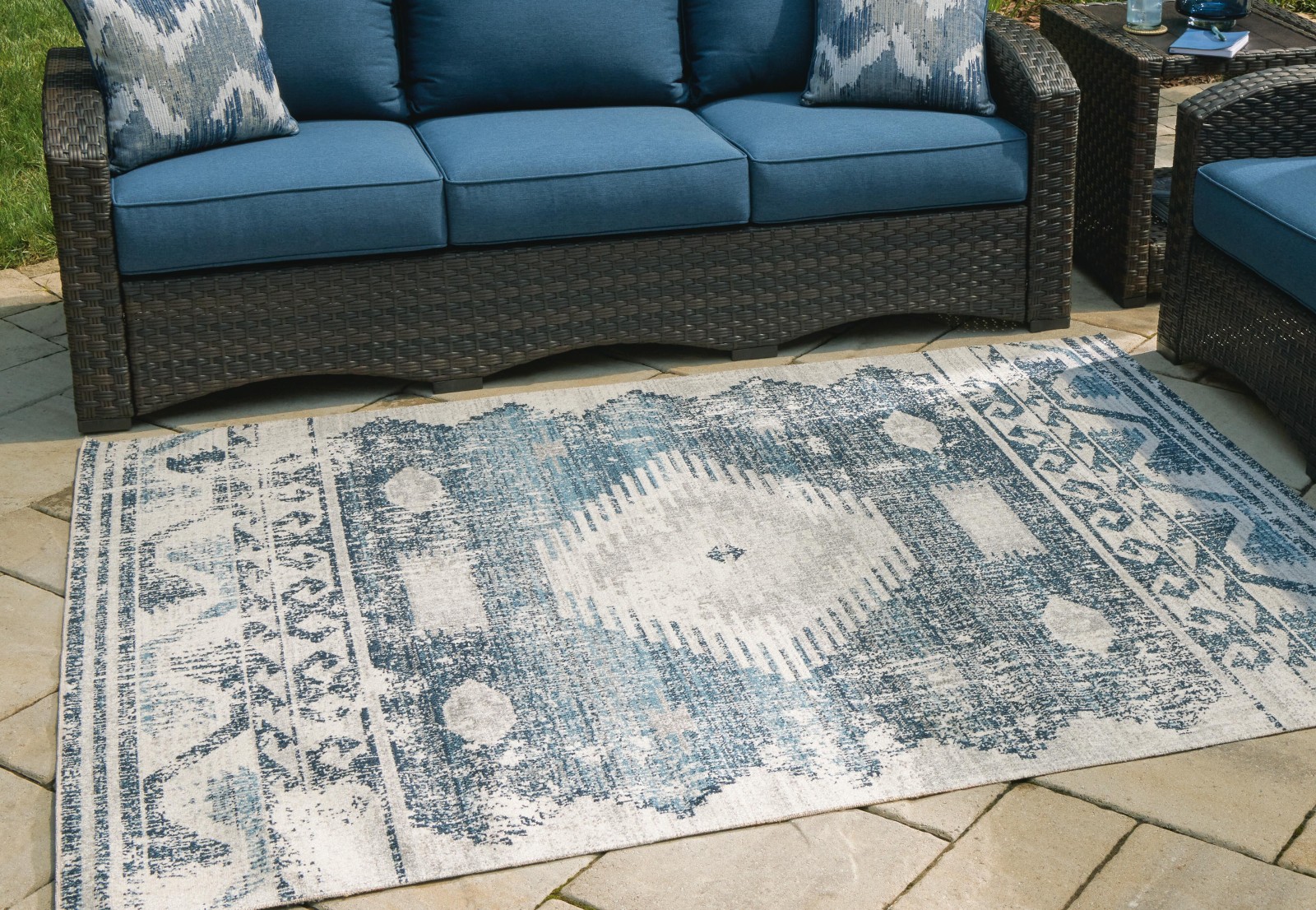 Daddridge Indoor/Outdoor 8' x 10' Rug